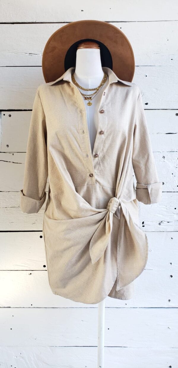 Vestido beige tipo camisero